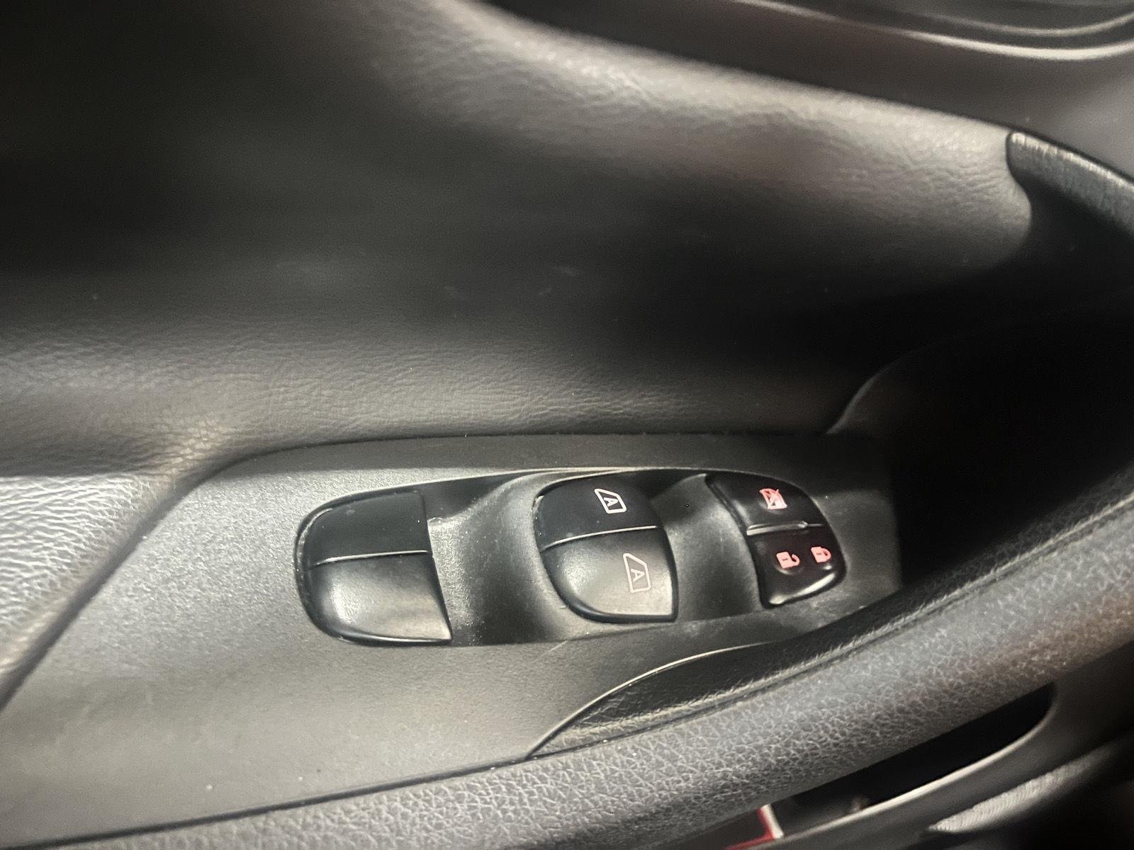 Used 2017 Brilliant Silver Nissan 2.5 SV image 16