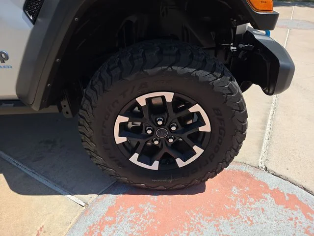 Used 2024 Silver Jeep Rubicon 4xe image 25