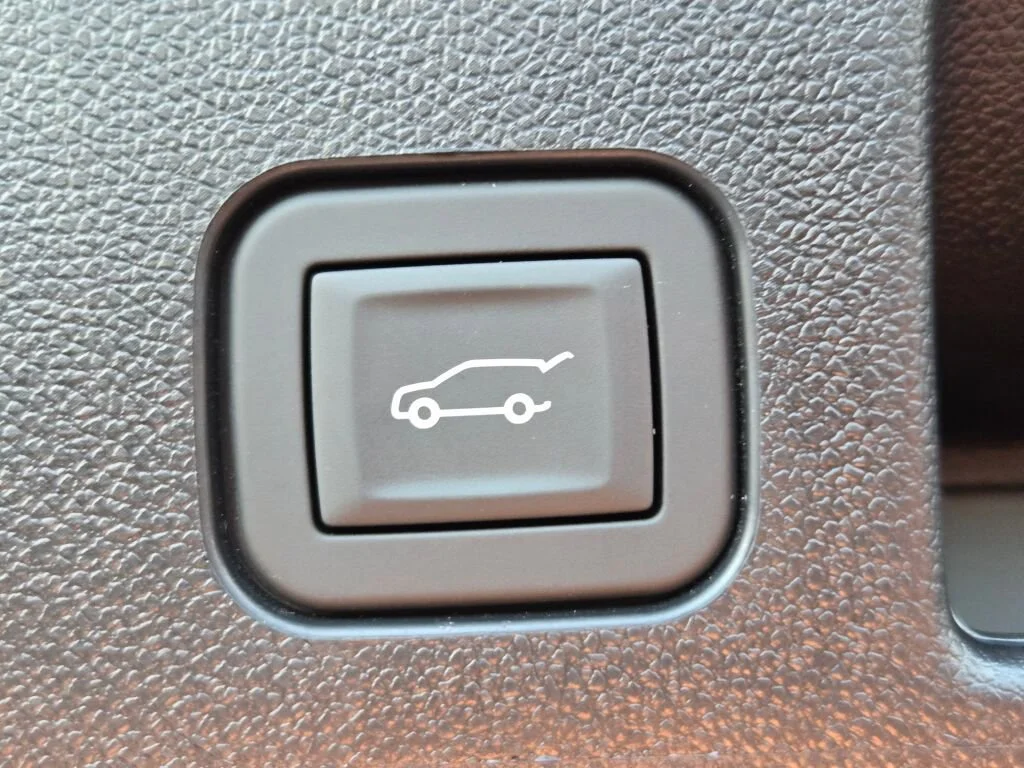 2025 Chevrolet Equinox EV RS - Photo 14