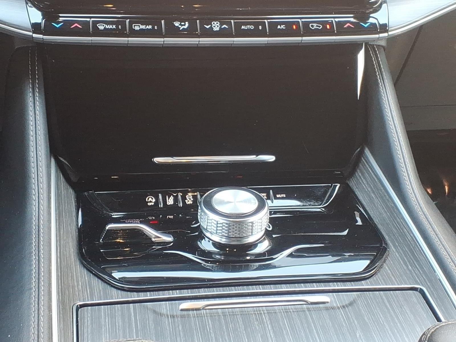 Used 2024 Diamond Black Crystal Pearlcoat Jeep Series II image 16