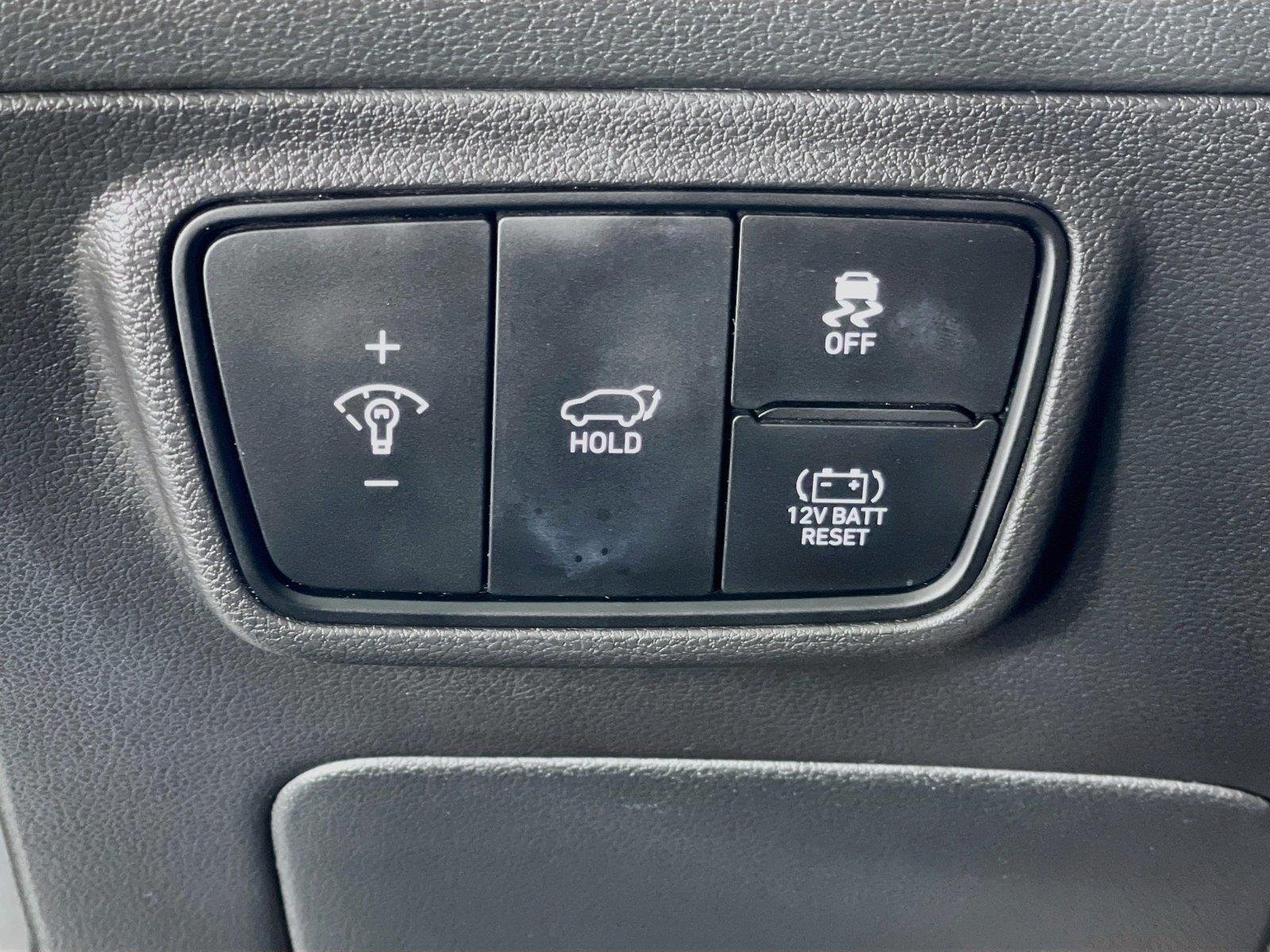 Used 2022 Amazon Gray Hyundai SEL Convenience image 13