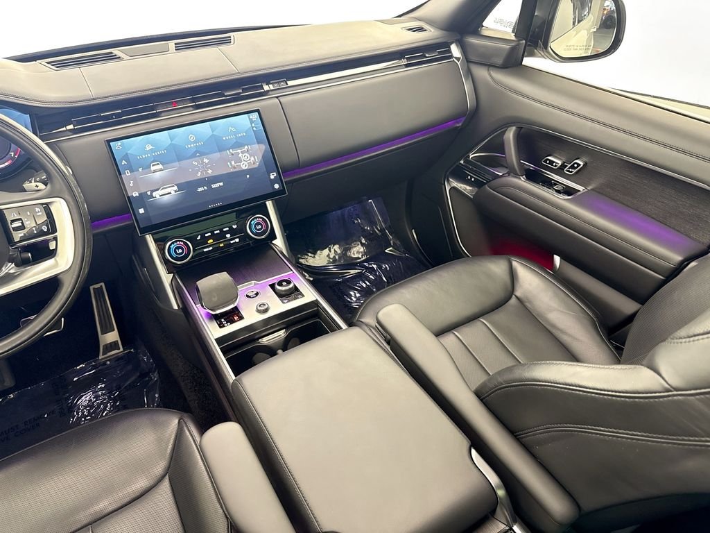 Used 2023 White Land Rover Autobiography image 24