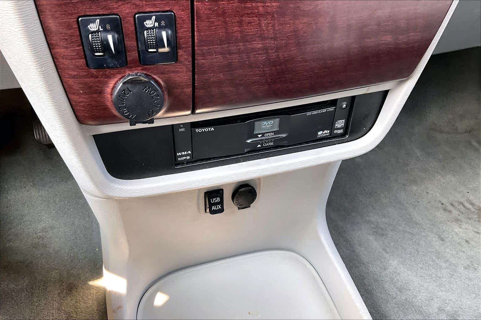 Used 2014 Silver Sky Metallic Toyota XLE image 37