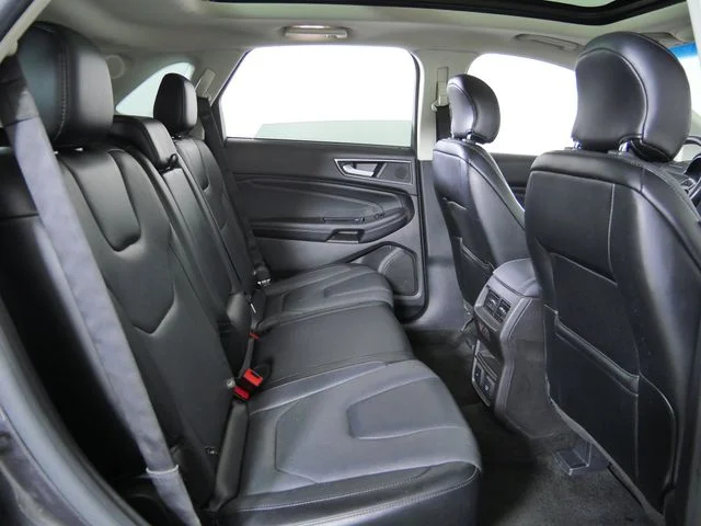 Used 2015  Ford Titanium image 14