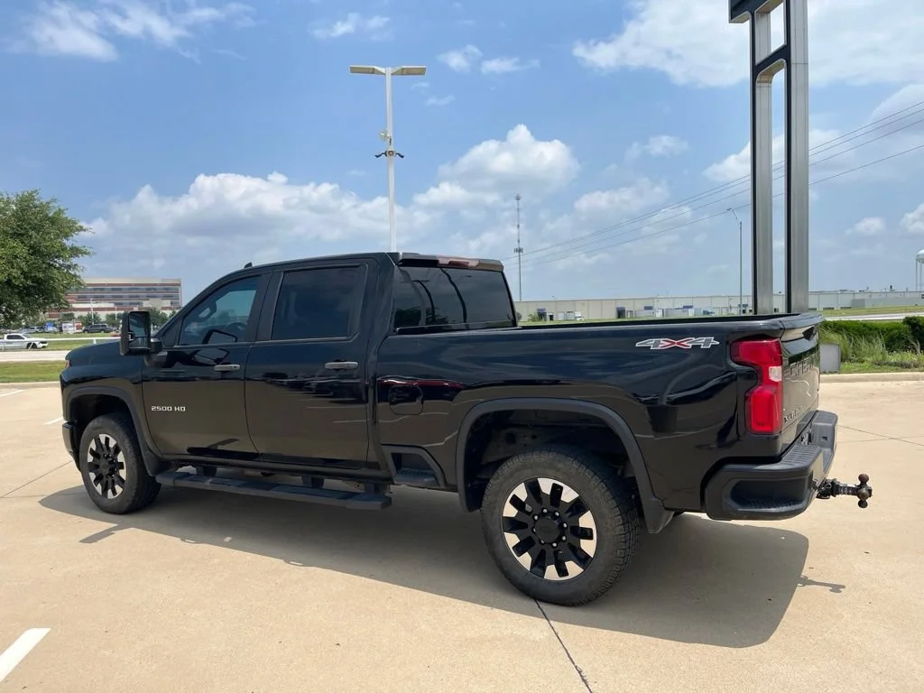 Used 2020 BLACK Chevrolet Custom image 4