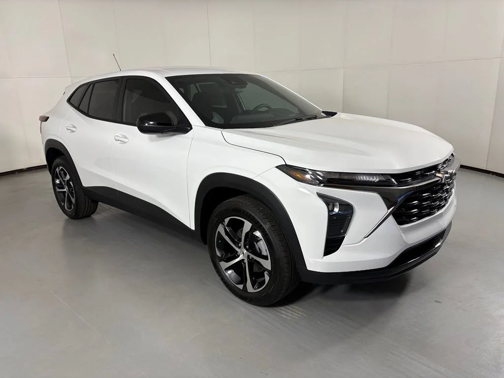 New 2026 Summit White Chevrolet 1RS image 2