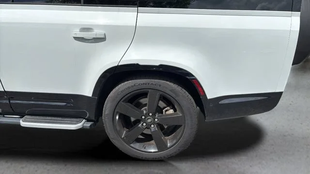 Used 2023 White Land Rover 130 X-Dynamic SE image 36