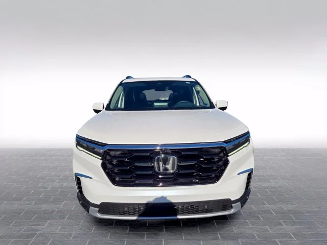 Used 2025 White Honda Elite image 2