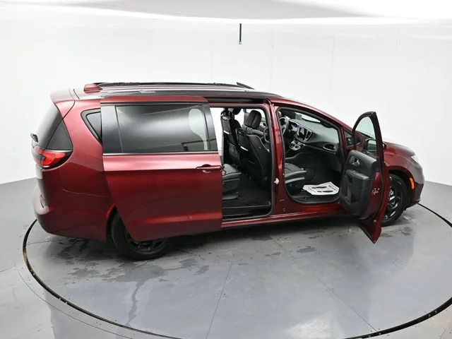 Used 2021 Velvet Red Pearlc Chrysler Hybrid Limited image 46