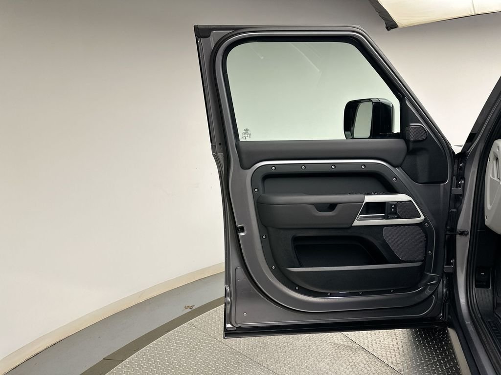 Used 2024 Eiger Gray Metallic Land Rover S image 21