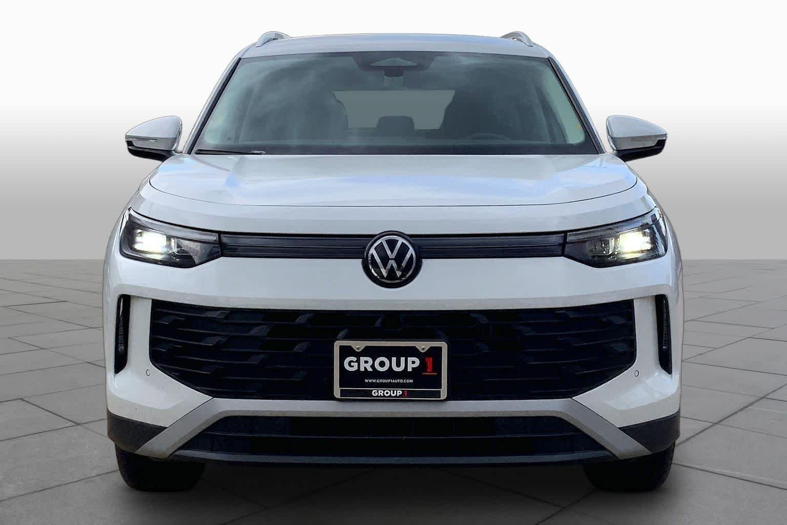 Used 2026 Pure White Volkswagen SE image 4