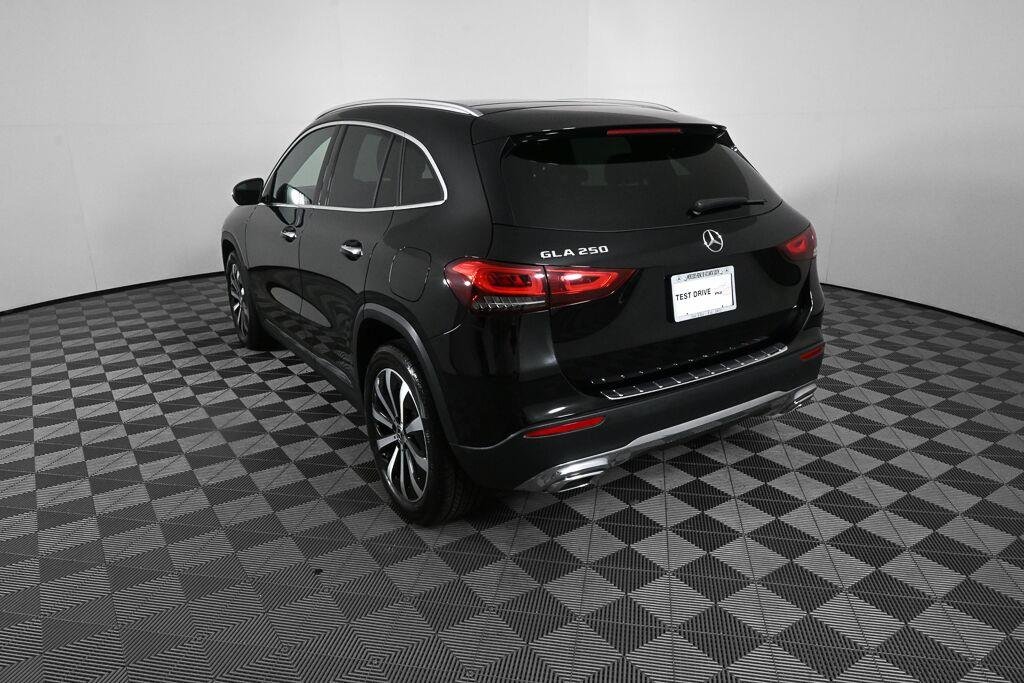 Used 2022 Cosmos Black Metallic Mercedes-Benz GLA 250 image 4