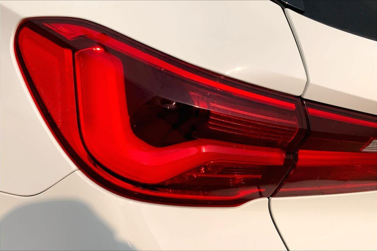 Used 2018 Alpine White BMW sDrive28i image 28