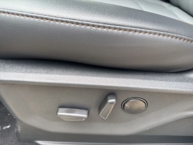New 2026 Star White Metallic Tri-Coat Ford Lariat image 17