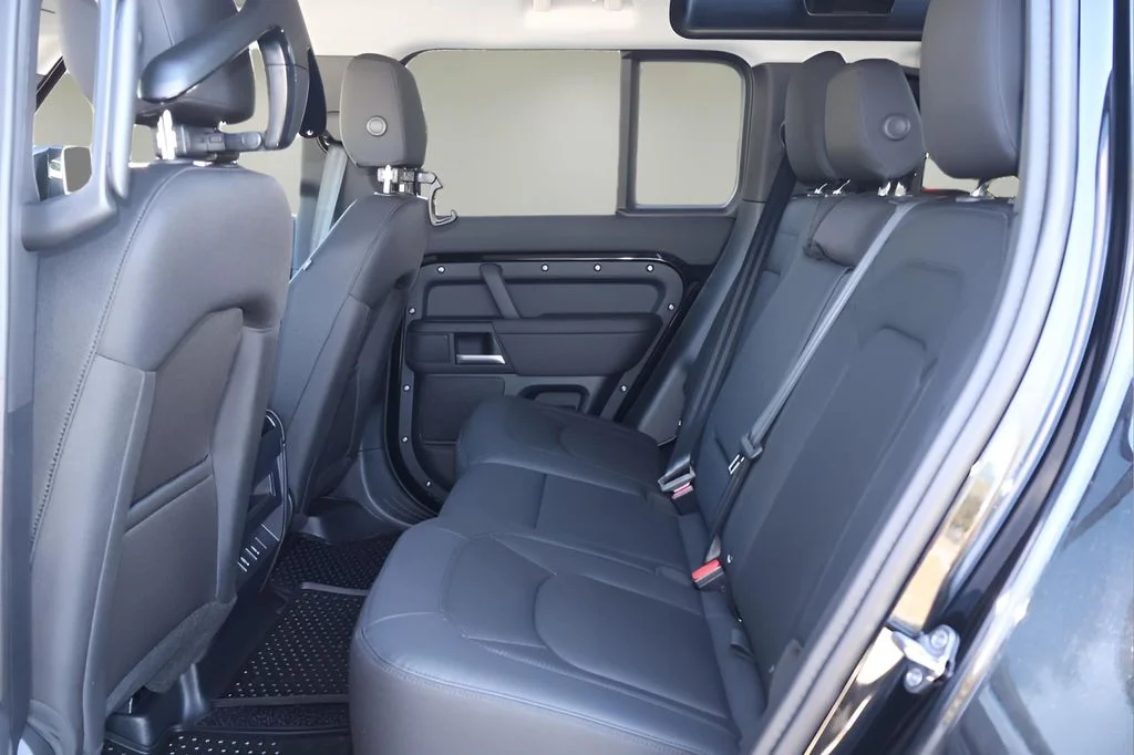 New 2026 Santorini Black Land Rover S image 10