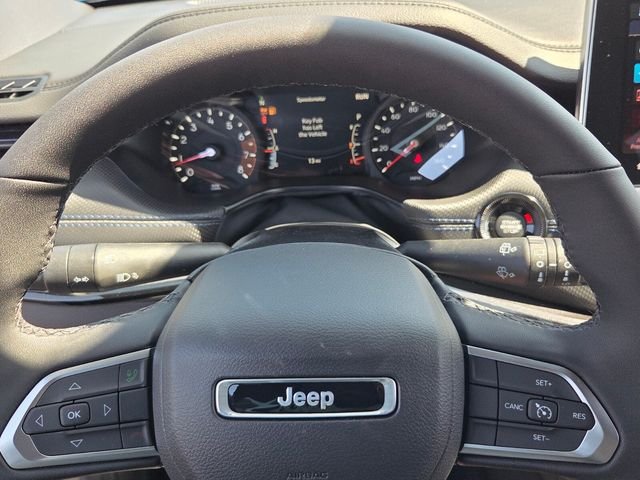 New 2026 Hydro Blue Pearl-Coat Exterior Paint Jeep Latitude image 23