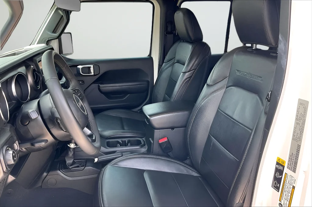 Used 2023 White Jeep Texas Trail image 18