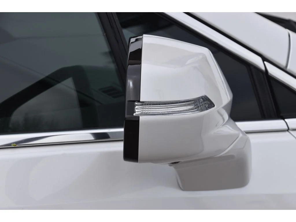 Used 2026 CRYSTAL WHITE TRICOAT Cadillac FWD Premium Luxury image 28