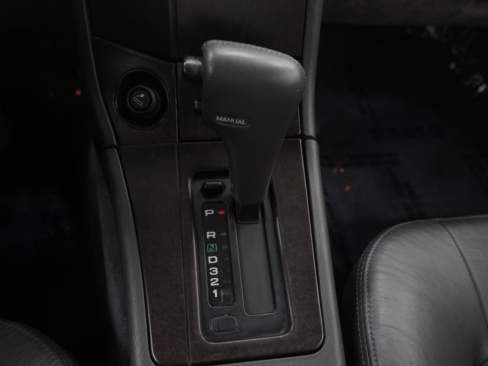Used 1992 White Subaru  image 17