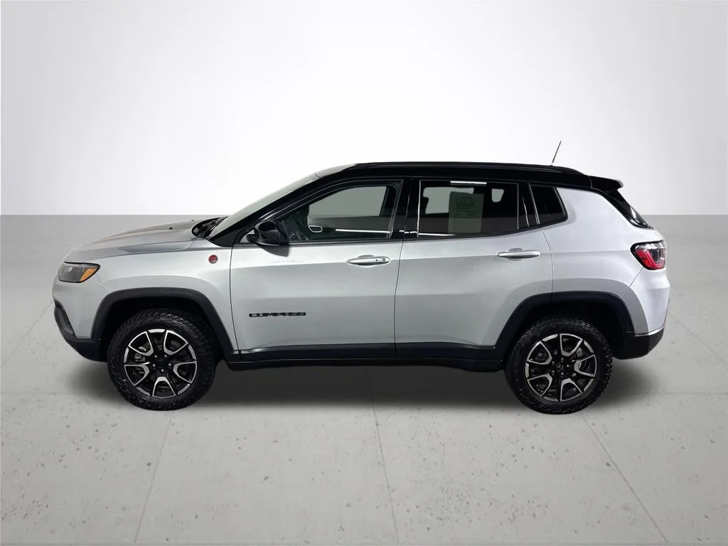 Used 2024 Silver Jeep Trailhawk image 9