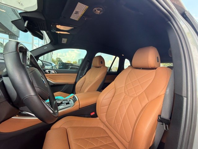 Used 2025  BMW xDrive40i image 1