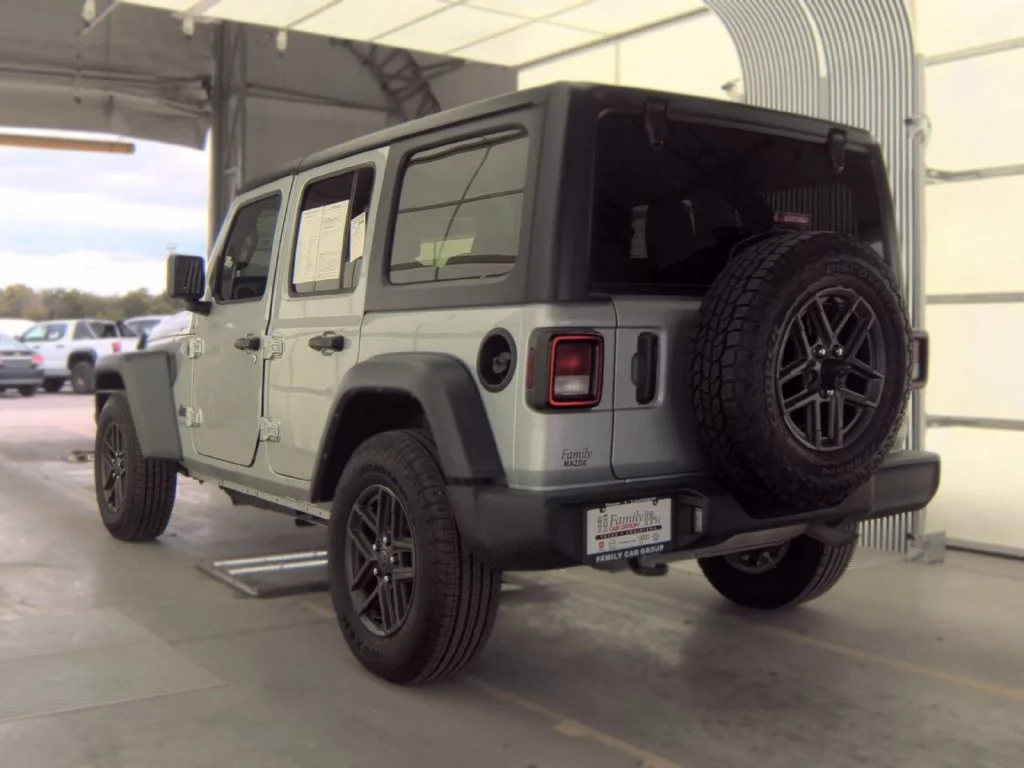 Used 2024 Silver Jeep Sport S image 4