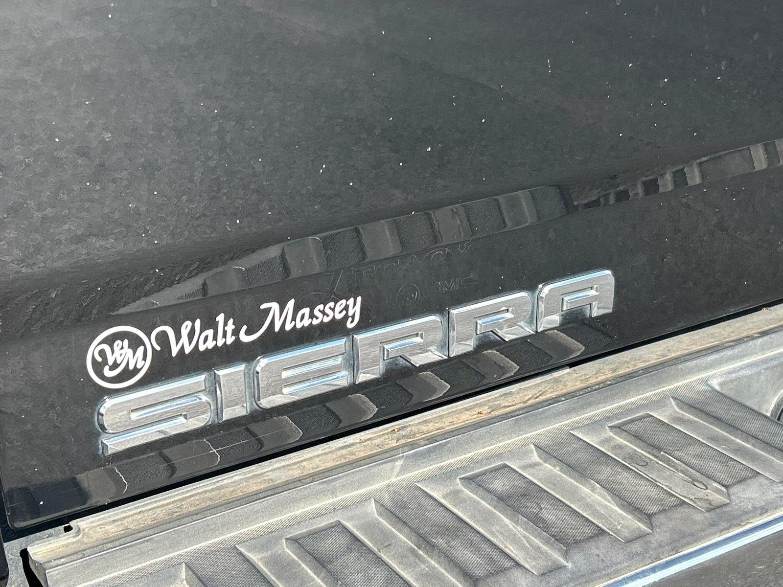 Used 2018 ONYX BLACK GMC SLT image 5