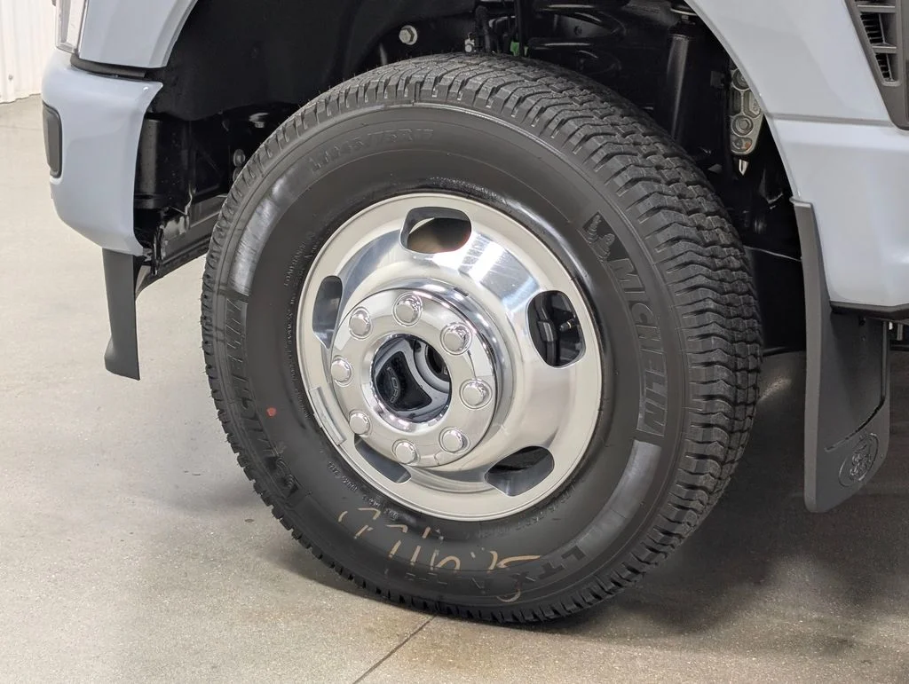 New 2026 Glacier Gray Metallic Tri-Coat Ford F-350® Platinum® image 2