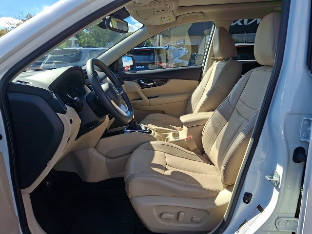 Used 2018 White Nissan SL image 14