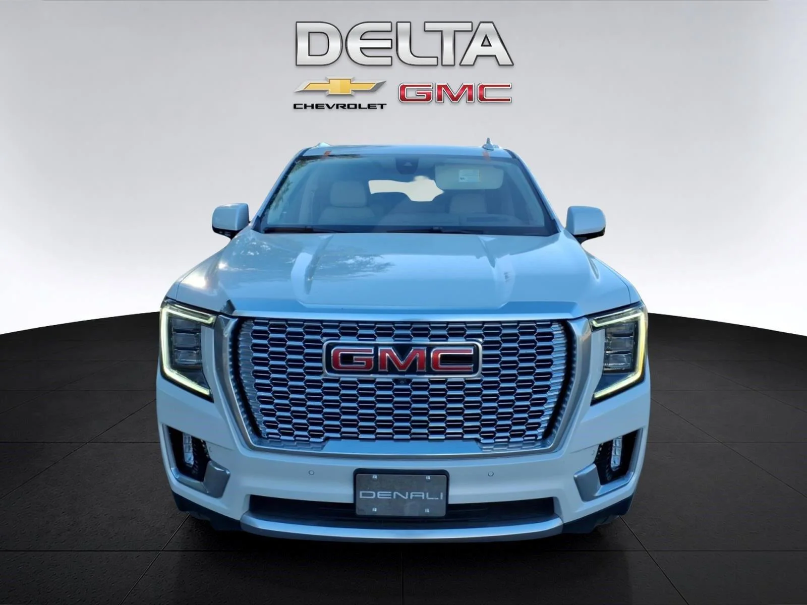 Used 2021 WHITE FROST TRICOAT GMC Denali image 8