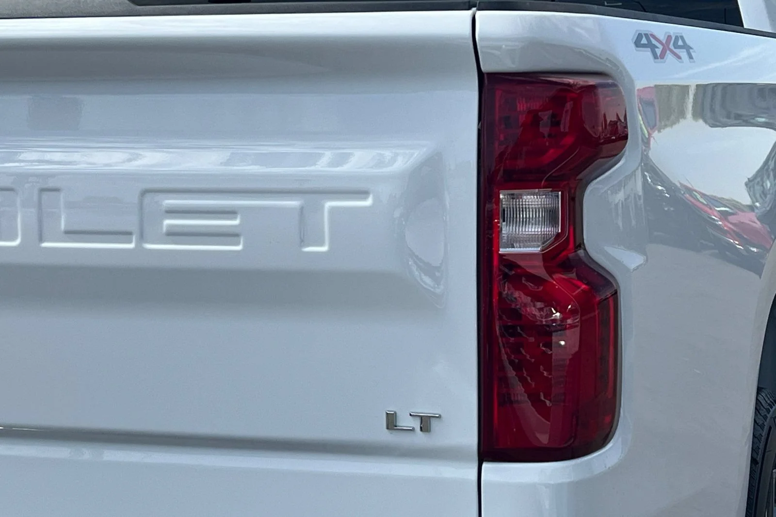 New 2026 Summit White Chevrolet LT (2FL) image 26