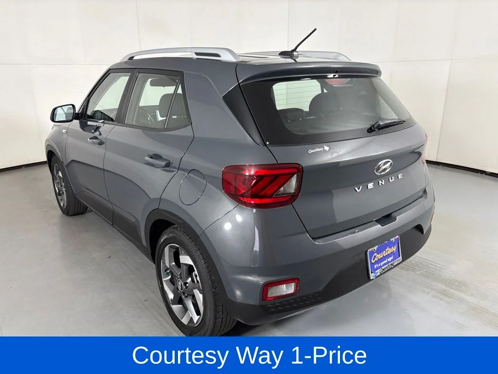 Used 2025 Gray Hyundai SEL image 8