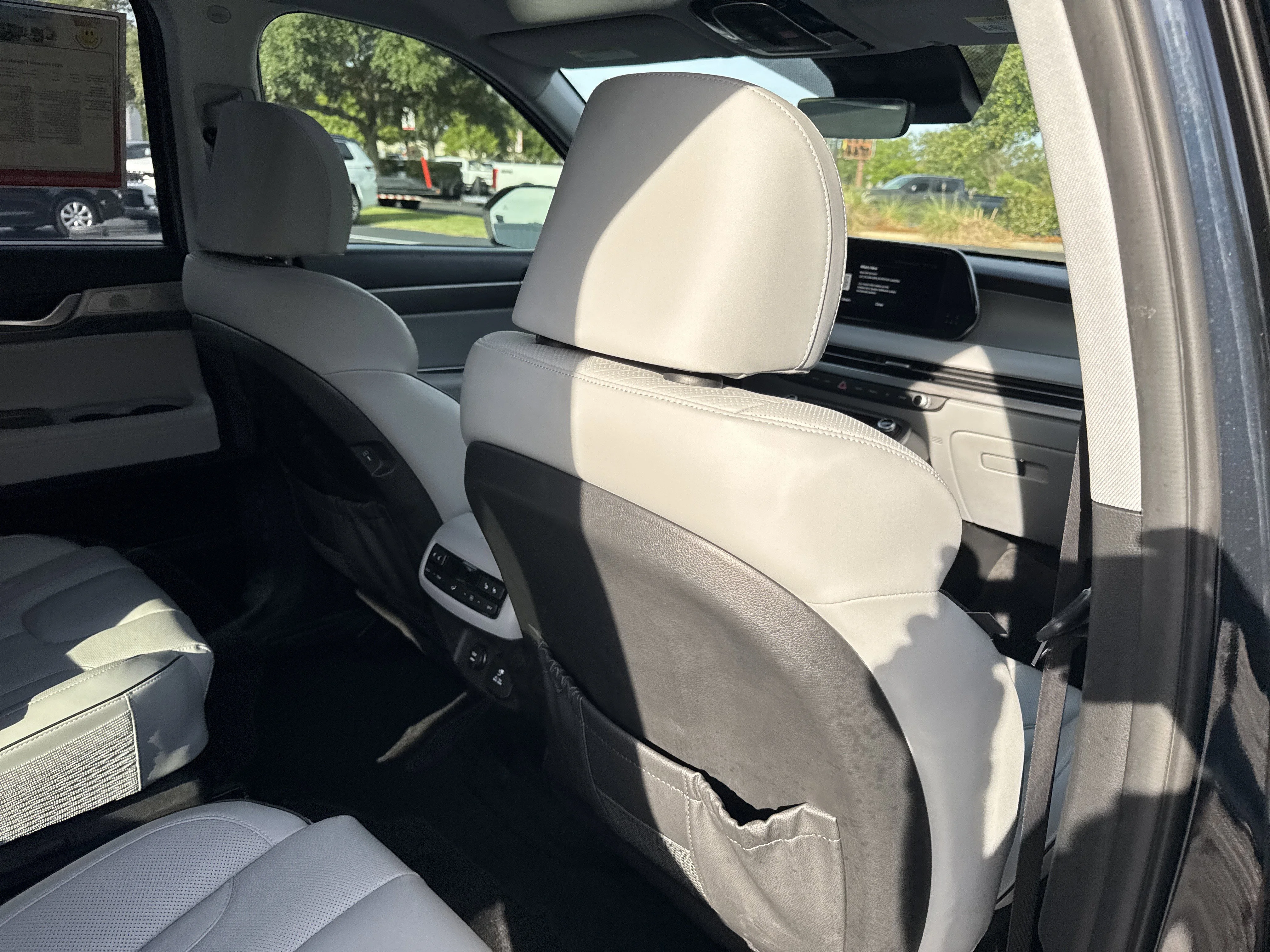 Used 2023 Moonlight Cloud Hyundai SEL image 33
