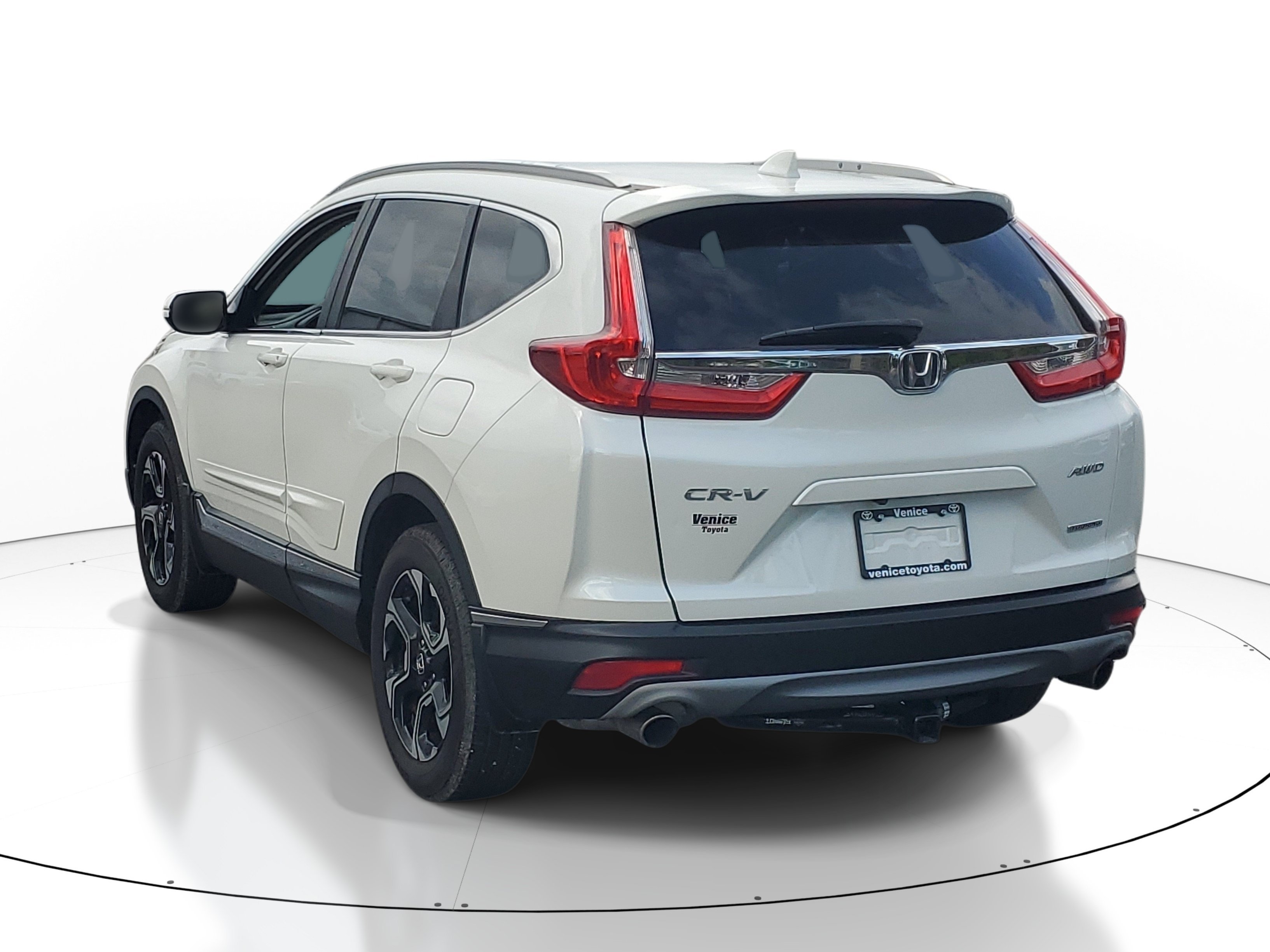 Used 2018 White Diamond Pearl Honda Touring image 3