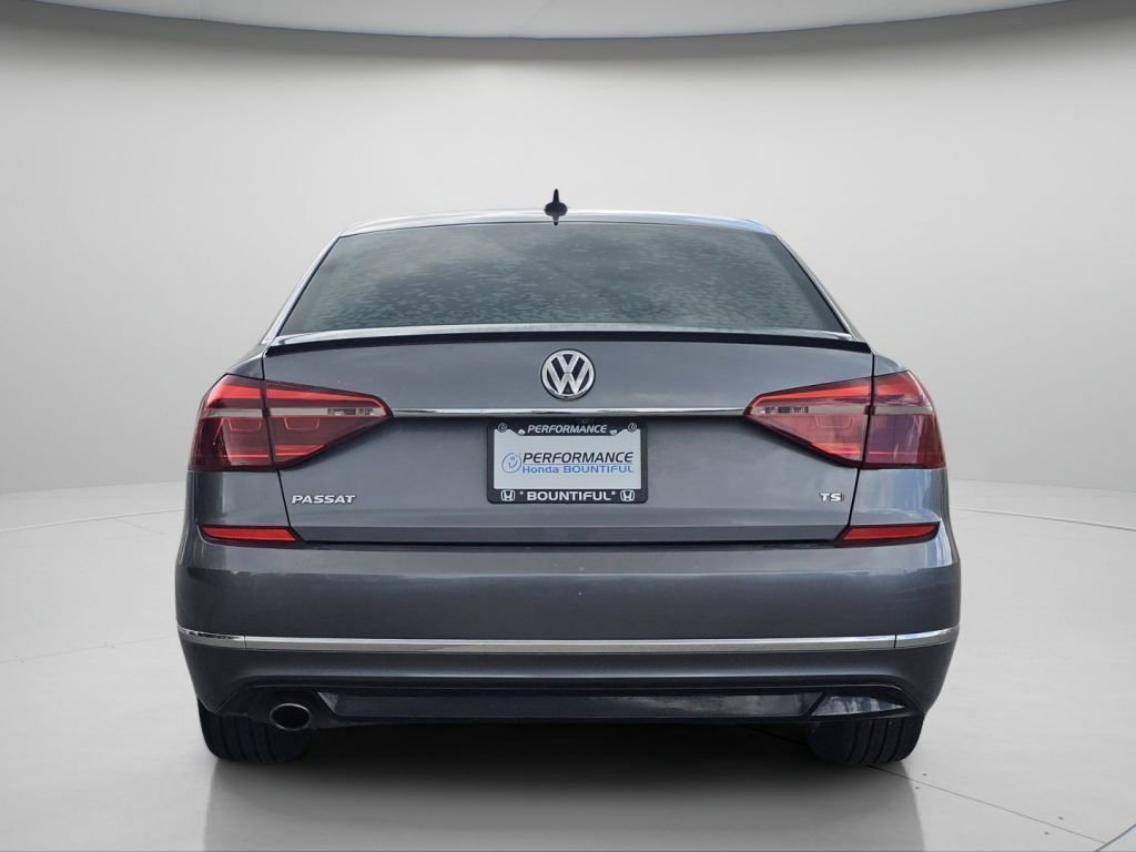 Used 2017 Platinum Gray Metallic Volkswagen R-Line w/Comfort Pkg image 23