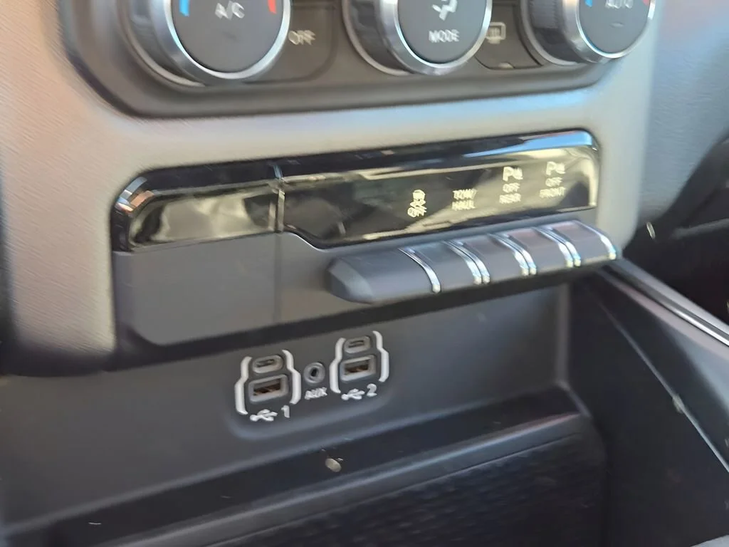 Used 2020  Ram Rebel image 23