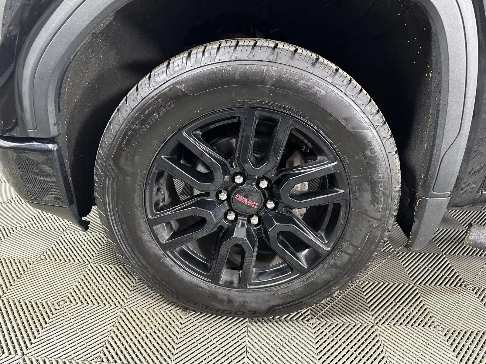 Used 2020 Onyx Black GMC Elevation image 24