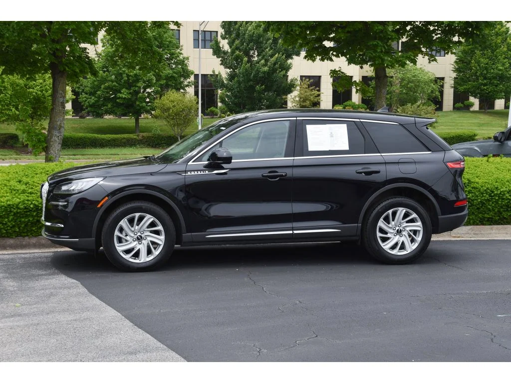 Used 2025 Infinite Black Metallic Clearcoat Lincoln Premiere image 7