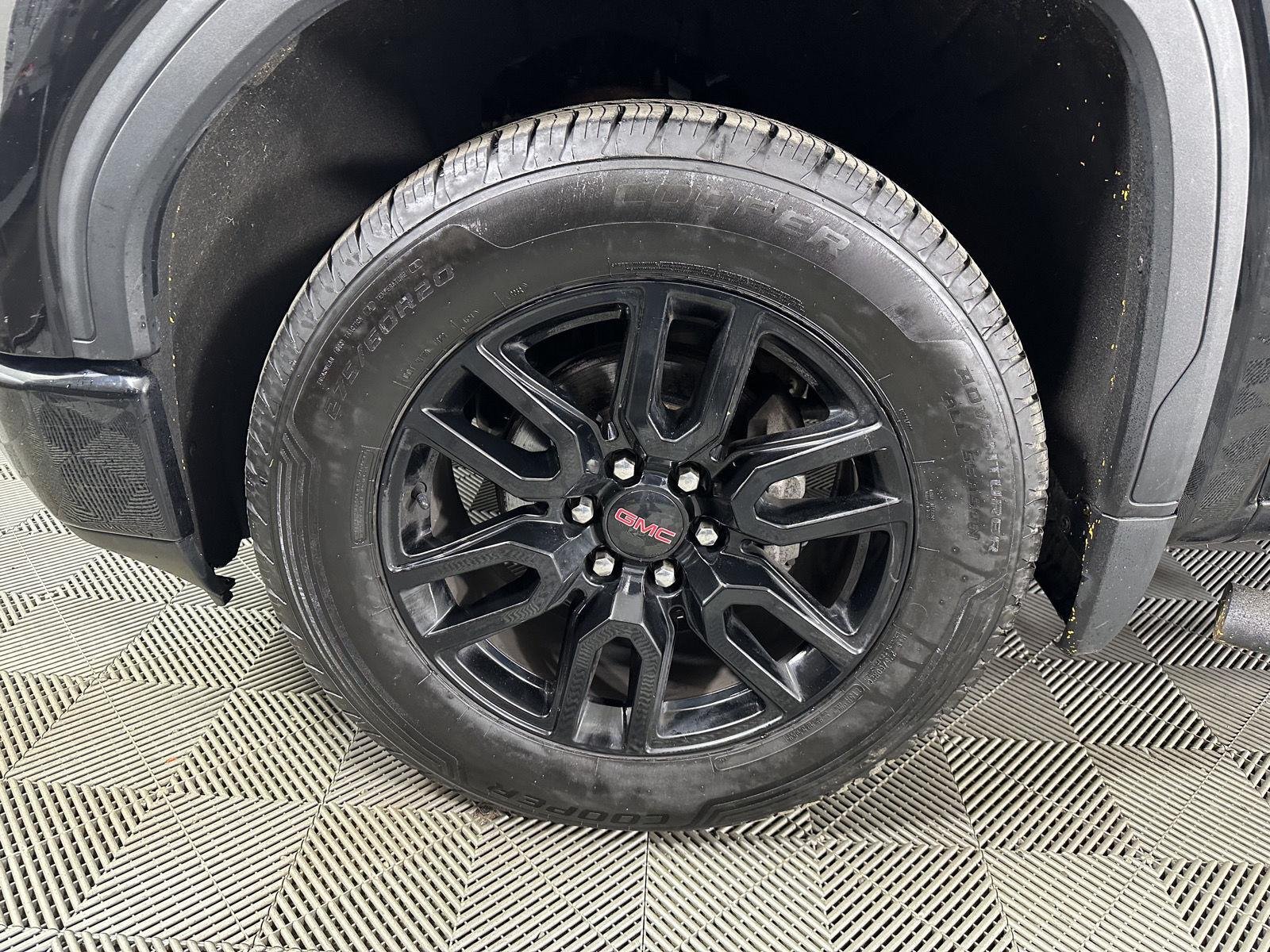 Used 2020 Onyx Black GMC Elevation image 14