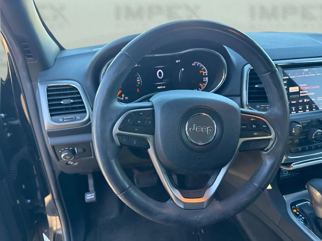Used 2018  Jeep Laredo E image 11