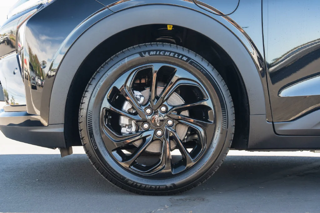 2027 Chevrolet Bolt RS - Photo 7