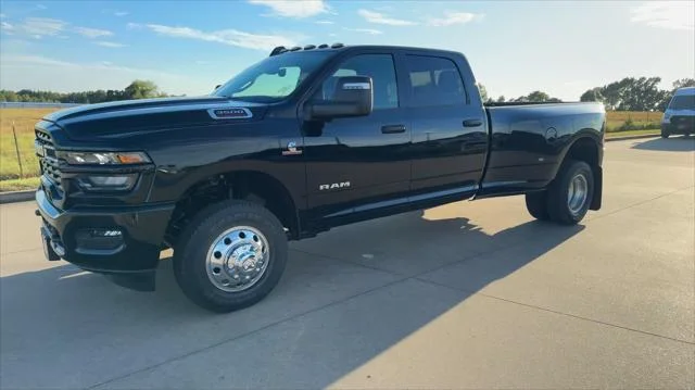 New 2026 Diamond Black Crystal Pearl-Coat Exterior Paint RAM Big Horn image 4
