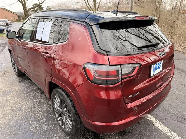 Used 2022 Velvet Red Pearl Coat Jeep High Altitude image 5