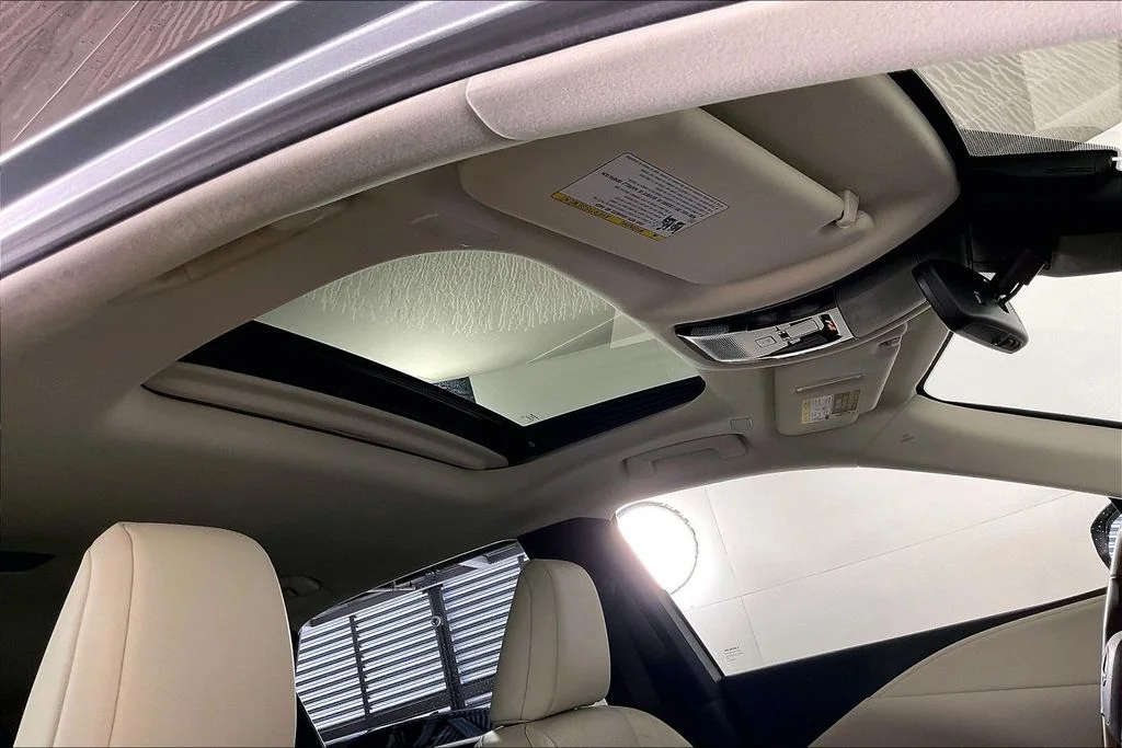 Used 2023  Lexus 350 image 29