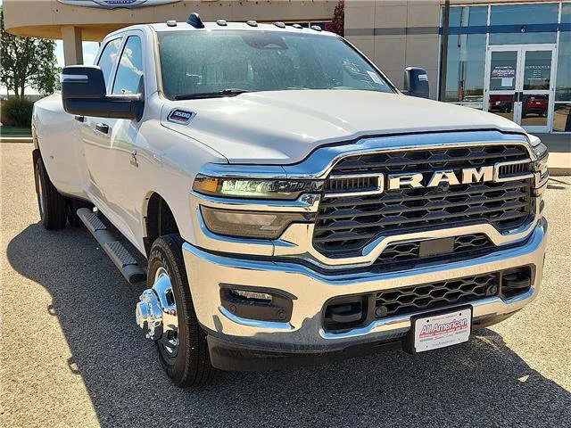 New 2027 PW7 Bright Whit Ram TRADESMAN CREW CAB 4X4 8