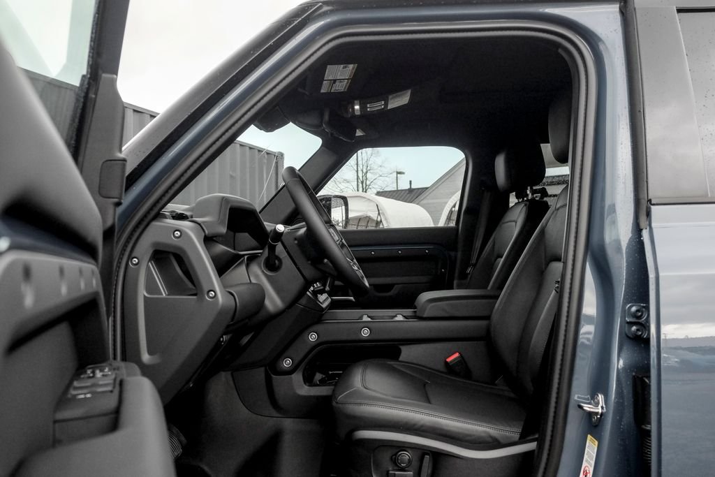 New 2026 Tasman Blue Land Rover S image 10