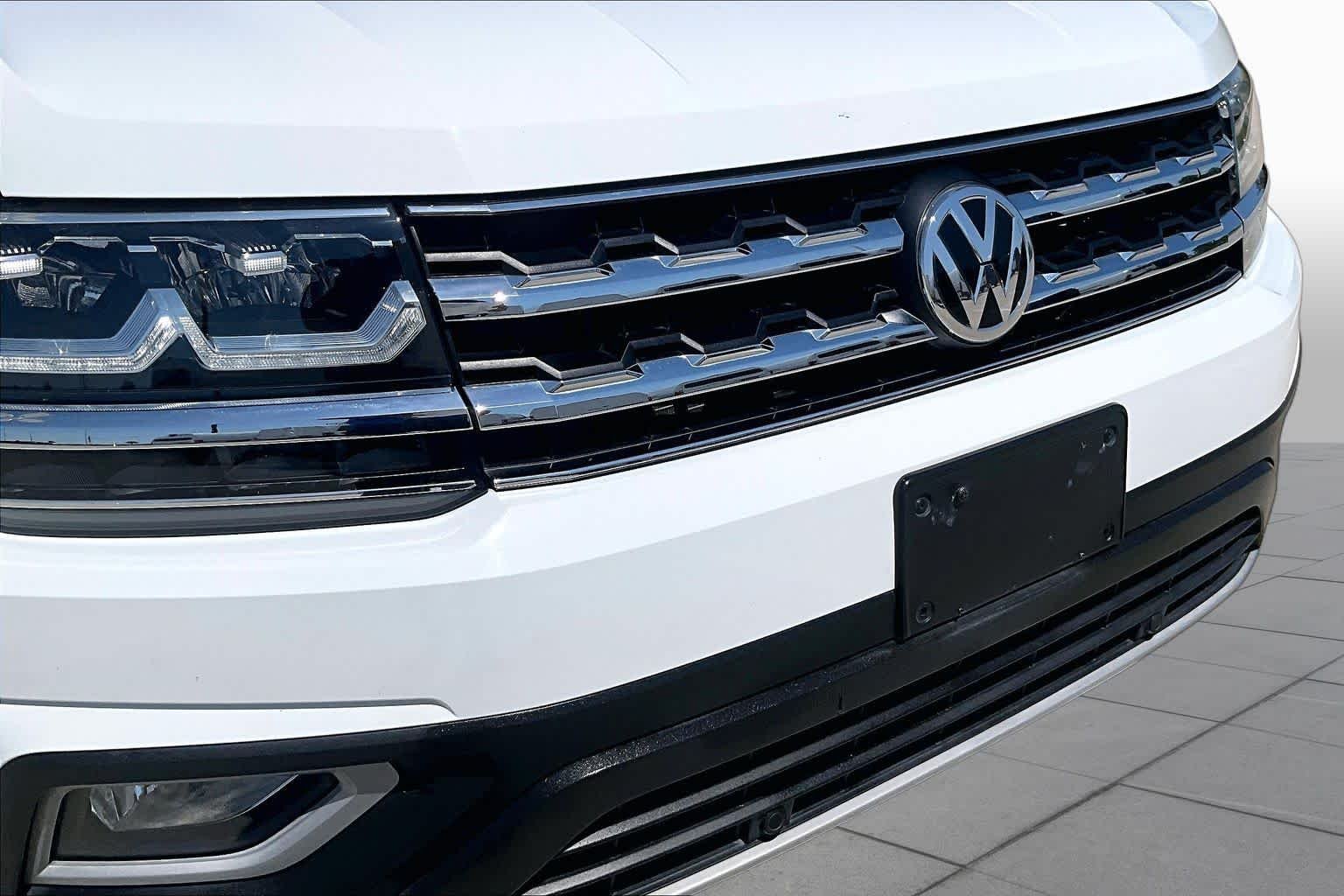 Used 2019 Pure White Volkswagen 3.6L V6 SEL image 28