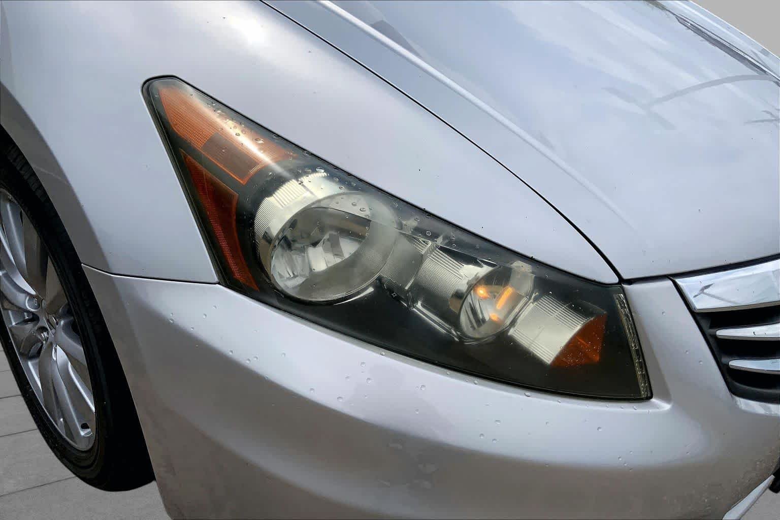 Used 2012 Alabaster Silver Metallic Honda EX-L image 25