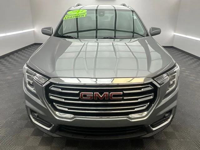 Used 2024 Silver GMC SLT image 2