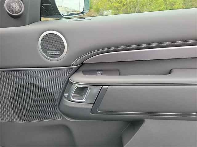 New 2025 Santorini Black Land Rover Metropolitan Edition image 21